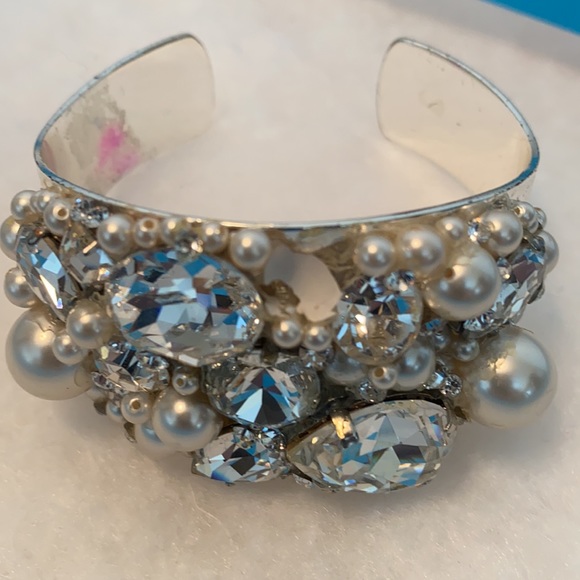 Rhinestone and Pearl bangle bracelet wedding - Picture 9 of 11